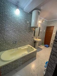 Ένα μπάνιο στο Hotel De-Villaz luxury