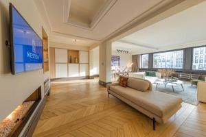 a living room with a couch and a tv at City Luxury: 3BR, Prime Location in Brussels