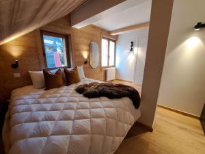 a bedroom with a large bed in a room at Chalet Yuki in Morzine