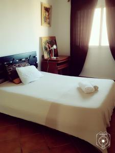a large white bed in a room with a window at Charmant appartement moderne au cœur de Gueliz, Marrakech Lumineux", Cosy", Bien situé in Marrakech