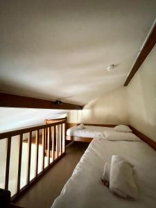 Postel nebo postele na pokoji v ubytování Hôtel Le MontBlanc Flumet