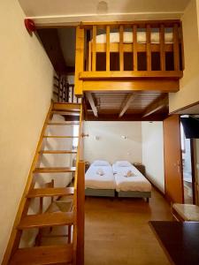 a room with two bunk beds and a staircase at Le MontBlanc-Flumet in Flumet