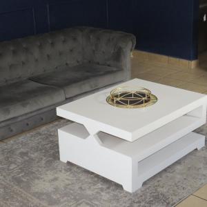 a white coffee table in front of a couch at 43 Home apartment in Del Judor