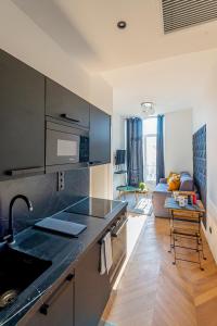 304 B Charming 2 room apartment refurbished super