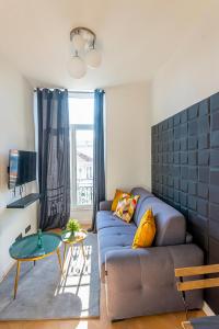304 B Charming 2 room apartment refurbished super