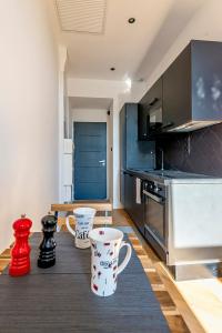 304 B Charming 2 room apartment refurbished super