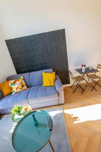 304 B Charming 2 room apartment refurbished super