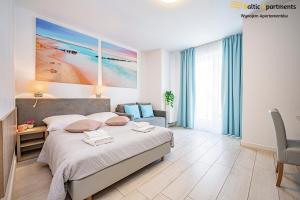 Säng eller sängar i ett rum på Baltic Apartments - Apartamenty Aquamarina