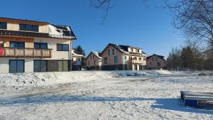 Lipno Apartments BERGMAX, Ski Areál Lipno 16min dojezd - Resort Malé Lipno s terasou a zahrádkou, parking free зимой