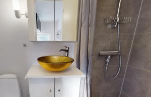 Ванна кімната в Nordic style apartment in central Aalborg