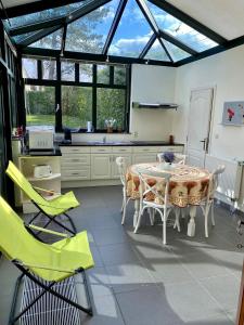 a kitchen with a table and chairs in a room at Gîte Sur puremont in Burdinne