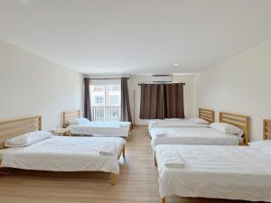 Jira Private cozy room near Suvarnabhumi Airport tesisinde bir odada yatak veya yataklar