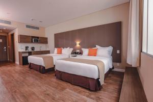 Krevet ili kreveti u jedinici u objektu Paseo La Galería Hotel & Suites