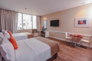 Krevet ili kreveti u jedinici u objektu Paseo La Galería Hotel & Suites