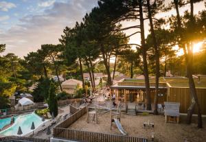 Bazén v ubytování Huttopia Arcachon nebo v jeho okolí