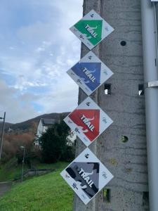 a street sign with arrows pointing in different directions at La bulle de Mont in Yvoir
