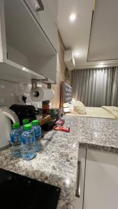 Virtuve vai virtuves zona naktsmītnē Hawana salalah Apartment