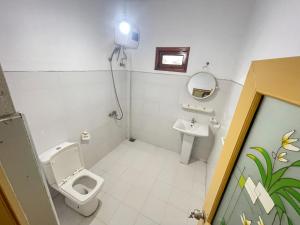 a small bathroom with a toilet and a sink at Summer lodge-Tangalle in Tangalle