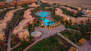 vista aerea di un resort con piscina di Dream Lagoon Resort & Aqua Park a Marsa Alam