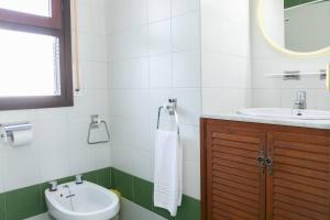 A bathroom at Eusebio - Casa en Riumar para 4 personas y en primera línia de mar - Deltavacaciones