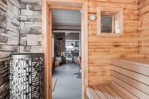 صورة لـ Luxurious cottage with sauna overlooking mountains في Vemdalsskalet +23 صورة