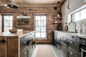 صورة لـ Luxurious cottage with sauna overlooking mountains في Vemdalsskalet