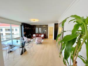 a living room with a glass table and a couch at Alba DeLuxe - 3 Bedroom Pointe Croisette, by Welcome to Cannes in Cannes