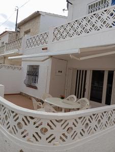 a balcony of a house with a table and chairs at La playa in L'Escala