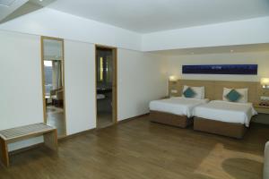 Sarovar Portico Rivera Ahmedabad客房内的一张或多张床位