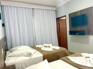 Postel nebo postele na pokoji v ubytování Pousada Rainha Dos Lagos