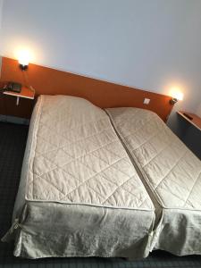 Katil atau katil-katil dalam bilik di Hotel Lyon Sud, Pierre Benite, St Genis Laval