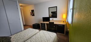 Katil atau katil-katil dalam bilik di Hotel Lyon Sud, Pierre Benite, St Genis Laval