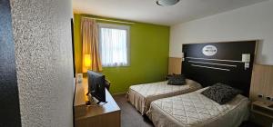 Katil atau katil-katil dalam bilik di Hotel Lyon Sud, Pierre Benite, St Genis Laval