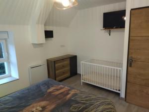 Katil atau katil-katil dalam bilik di Gîte l'écurie 3 étoiles La HAGUE - MANCHE 2-5 pers avec SPA sur le GR 223