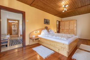 a bedroom with a large bed in a room at Lissis Bauernhof Appartments in Gundersheim