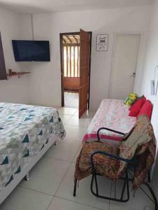 Giường trong phòng chung tại Casa na Praia da Caueira