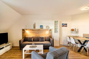 a living room with a couch and a table at Ferienwohnung Boje 20 in Schillig