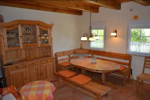 a dining room with a wooden table and chairs at Ruhiges, sehr schönes Haus/Grundstück in Elbnähe. in Arzberg