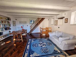 Area soggiorno di Villa La Lucertola - Private Pool & AC In Umbrian Village