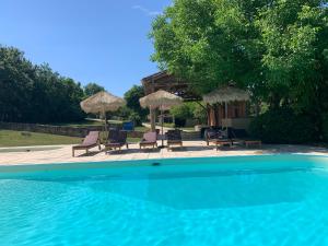 Fotografia z galérie ubytovania Gite de charme avec piscine - a charming cottage gite with swimming pool v destinácii Saint-Léonard