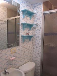 a bathroom with a toilet and a sink and a shower at Apartamento terrazas de cajica in Cajicá