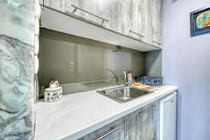 Kuchyň nebo kuchyňský kout v ubytování Magical View Studios 1 Asproneri, Kamena Vourla + 37 fotografií