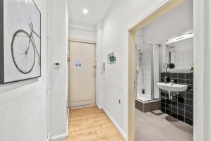 Koupelna v ubytování primeflats - Apartment Leberstr 58 Berlin Schöneberg + 22 fotografií