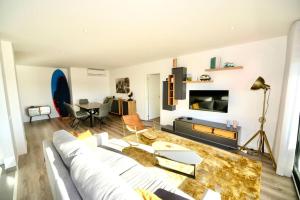 Χώρος καθιστικού στο Aloha Bliss - Apartment for 8 (6 adults max)