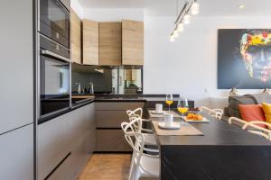 A cozinha ou cozinha compacta de Apartamento Plaza Colon Colon II