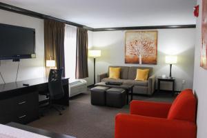 a living room with a couch and a tv at Parkwood Inn & Suites in Manhattan