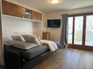 Televizors / izklaižu centrs naktsmītnē New: appartement refait à neuf avec vue!