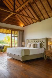 Tempat tidur dalam kamar di East Bali Volcano View Resort & Spa - Adults Only Area