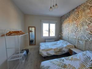 a room with two beds and a window at Villa- Belen in Santo Domingo de la Calzada