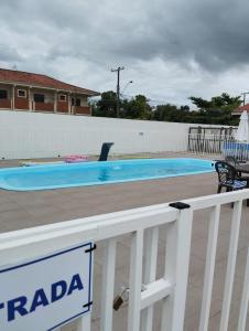 בריכת השחייה שנמצאת ב-Resort Saúde Premium או באזור